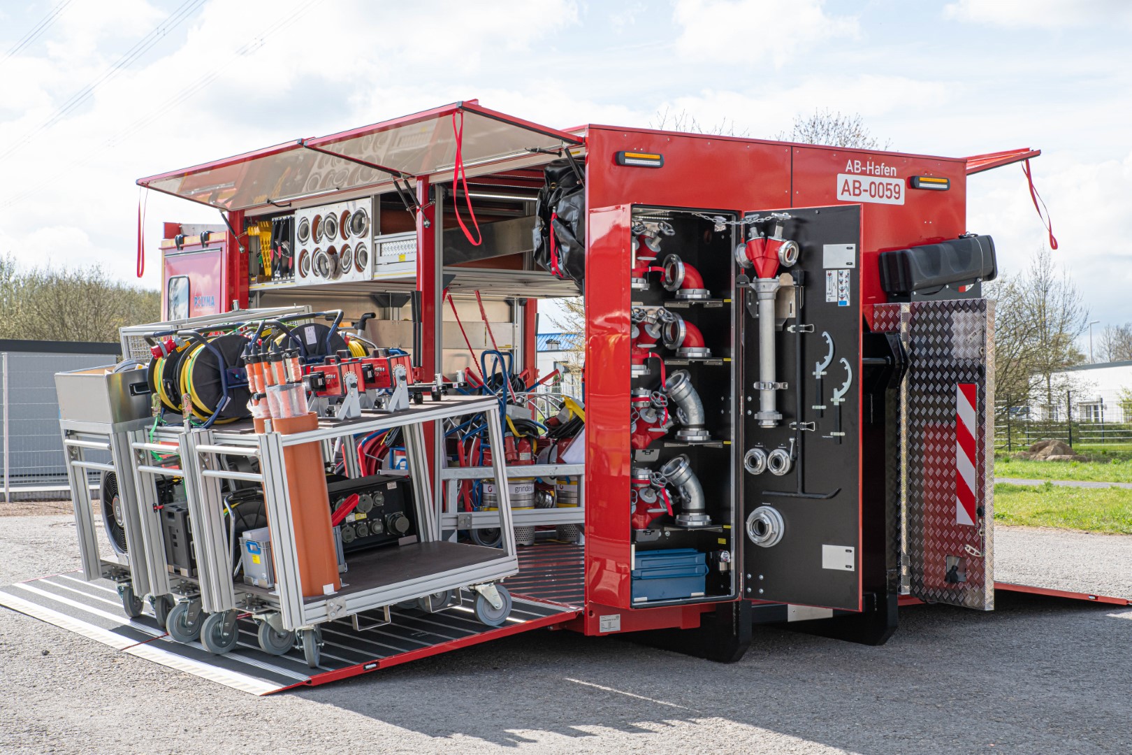 Abrollbehälter AB-Hafen Feuerwehr Hamburg Polyma Stromerzeuger 